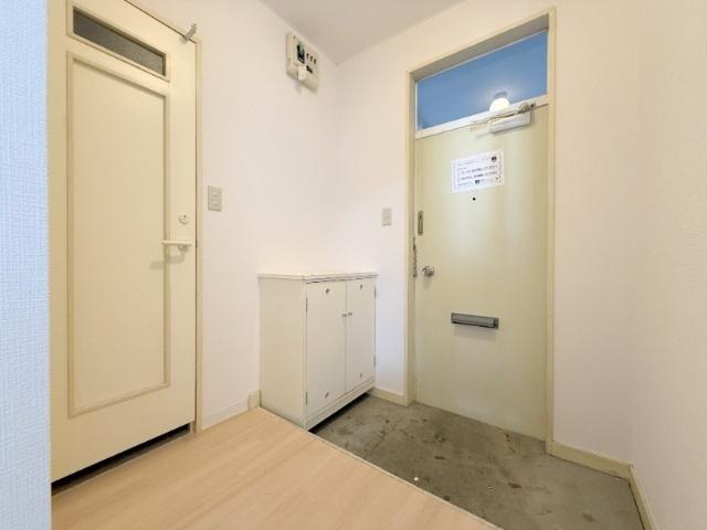 プラザイン西町（205） 玄関