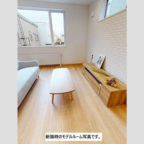 八軒８条西７丁目戸建（1） リビング