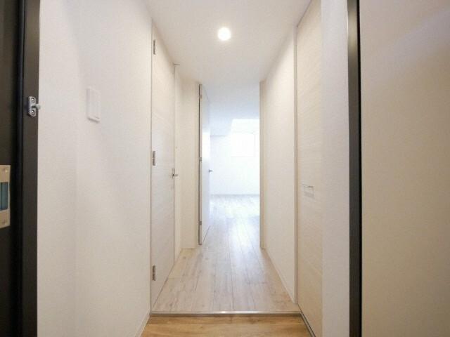 Ｅｌｍ　ＧａｒｄｅｎⅢ（203） 玄関