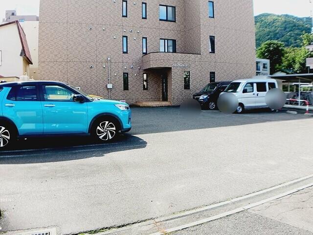 ラパーチェ山鼻（303） 駐車場