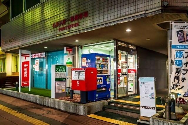 札幌八軒一条郵便局：261m
