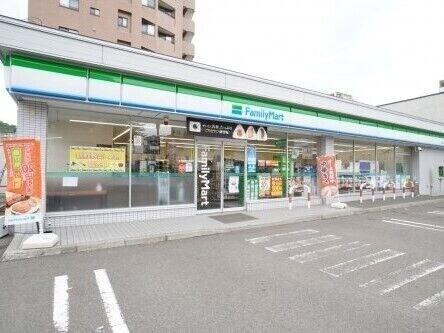 ファミリーマート札幌円山裏参道店：362m