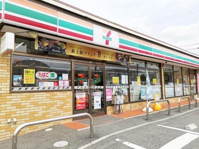 セブンイレブン札幌発寒南駅前店：363m