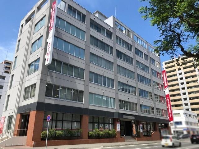 北海道信用金庫札幌駅北口支店：389m