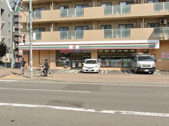 セブンイレブン札幌北12条店：113m