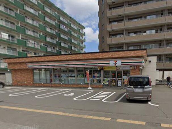 セブンイレブン札幌北10条東店：183m