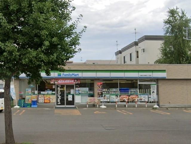 ファミリーマート札幌北8条東17丁目店：273m