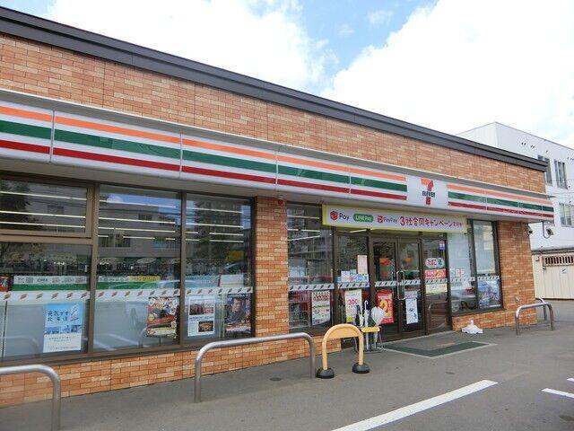 セブンイレブン札幌北18条東16丁目店：299m