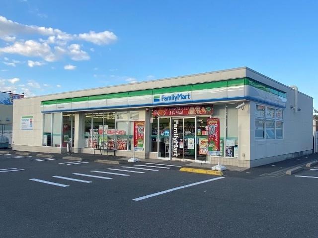 ファミリーマート札幌東雁来6条店：303m