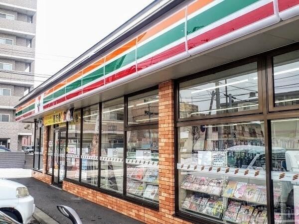 セブンイレブン札幌北7条西12丁目店：363m