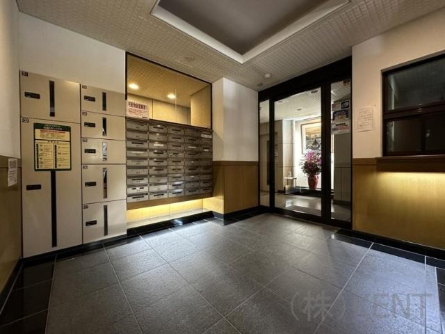 サンタの館裏参道（1002） エントランス