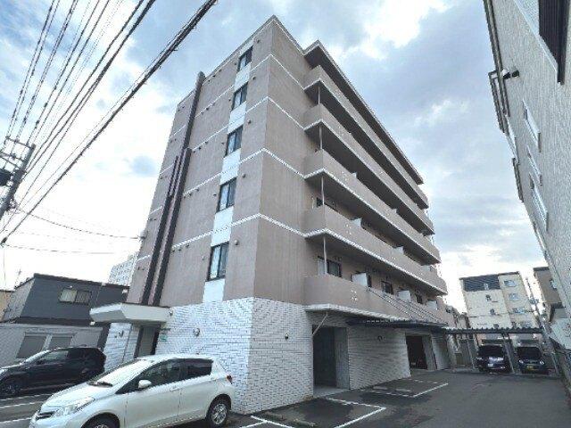 フェバリット・ラ・クワトロ（302） 外観