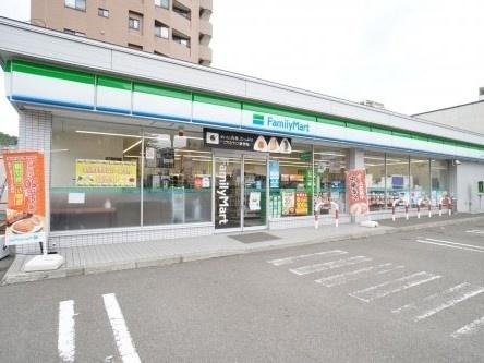 ファミリーマート札幌円山裏参道店：262m