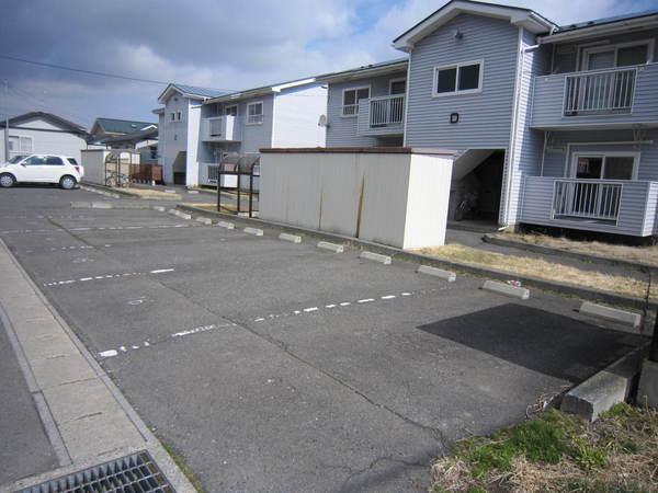 パークヒルズ類家D（101） 駐車場