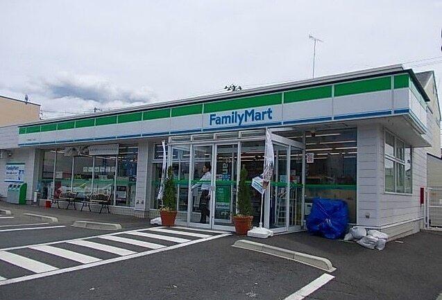 ファミリーマート根城五丁目店：130m