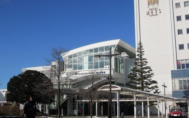 八戸駅：1100m