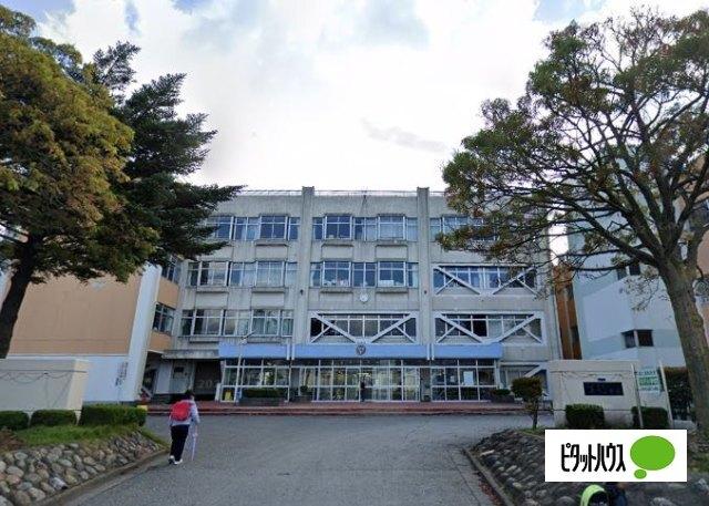 八戸市立城下小学校：673m