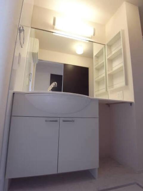 コモライズ新井田西　Ｃ（102） 部屋画像