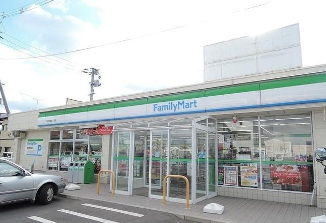 ファミリーマート類家四丁目店：300m