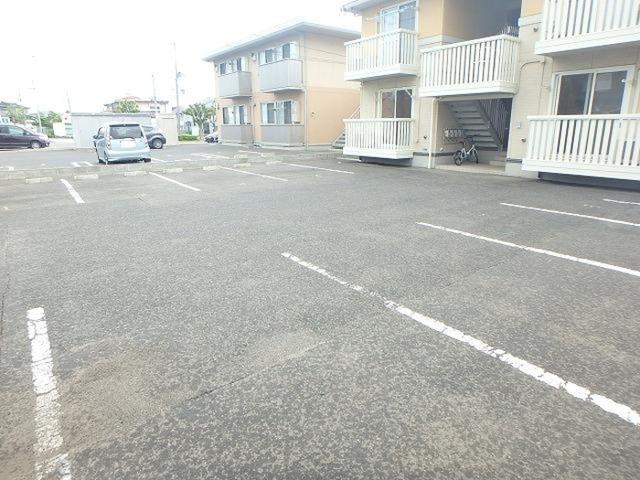 ヴィルポート（102） 駐車場