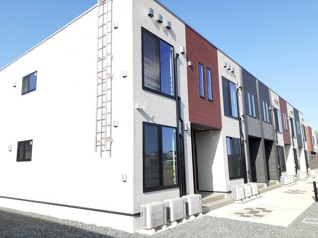 三沢駅よりバス5分 築1年11ヶ月 2階建の賃貸物件