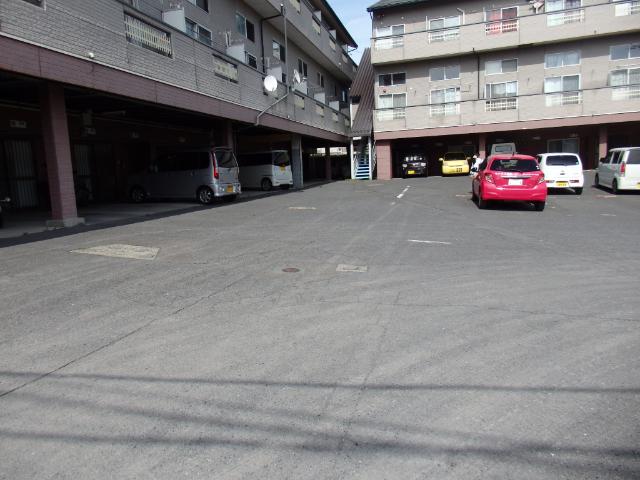 ボンジュール横浜A（310） 駐車場