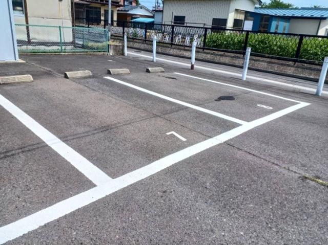 メゾン・ド・北岳（205） 駐車場