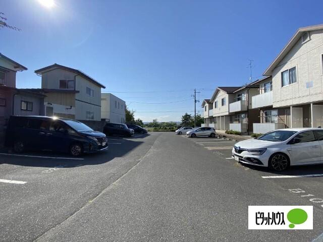 シャーメゾンクレスト（A102） 駐車場