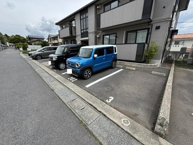 ホワイトプレミール（202） 駐車場