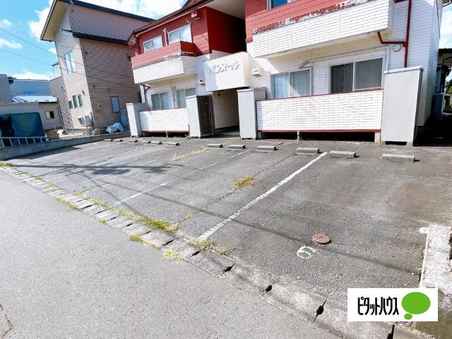 ボンヌール（202） 駐車場