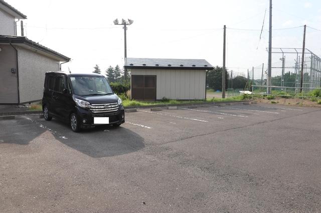 コモンライフ白銀（201） 駐車場