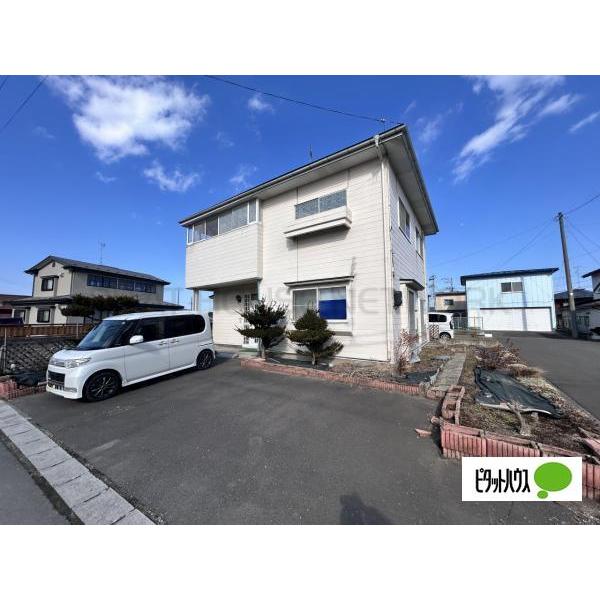 【リフォーム前】庭木伐採・伐根し、並列3台駐車可能に整備します。