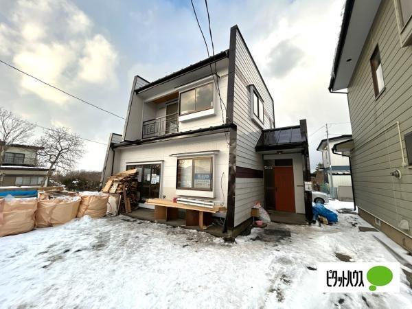 【リフォーム中】現地建物の外観写真です。屋根外壁塗装を行います。
