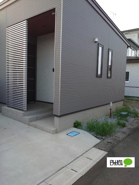 【中古】築浅平屋根城2丁目住宅 エントランス