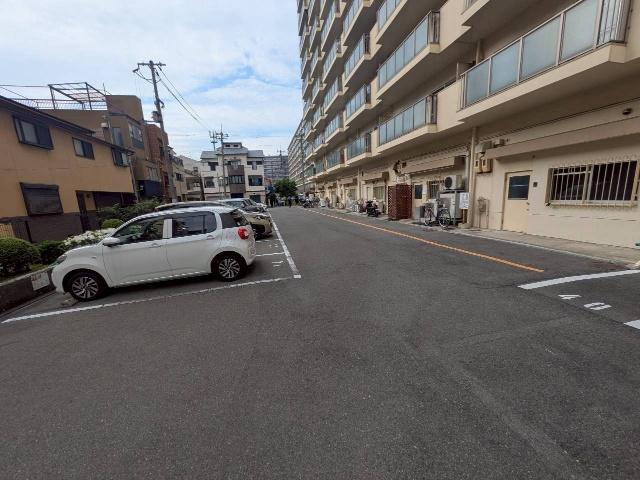 メガロコープ平野５号棟 駐車場