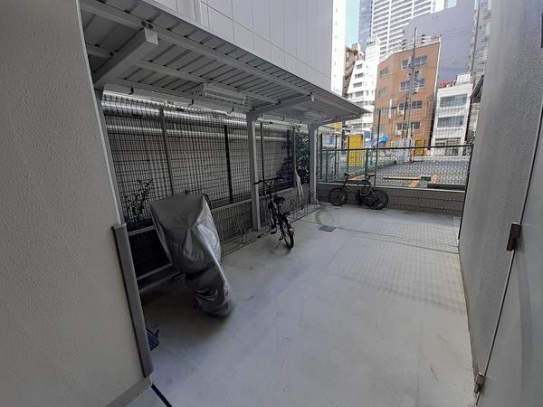 ラ・フォルム本町WEST 駐車場