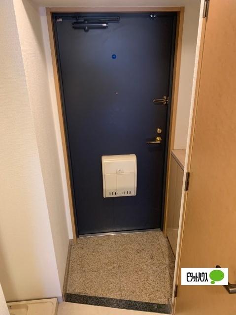 レジデア西本町 玄関