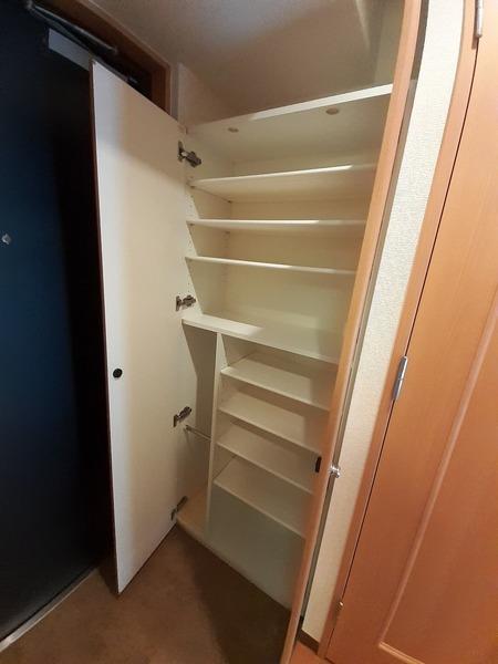 ブランクレール谷町（1003） 収納