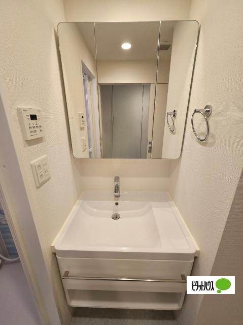セレニテ本町東リアン 洗面
