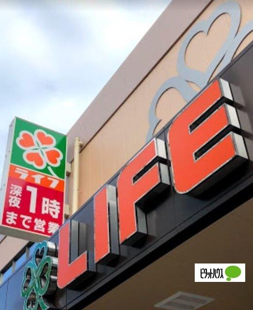 ライフ阿波座駅前店：574m