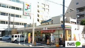 セブンイレブン大阪京町堀3丁目店：158m