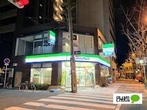 ファミリーマート江戸堀二丁目店：269m