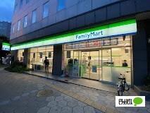 ファミリーマート谷九駅前店：193m