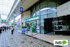 ファミリーマート博労町三丁目店：292m