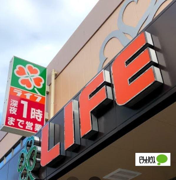 ライフ阿波座駅前店：719m