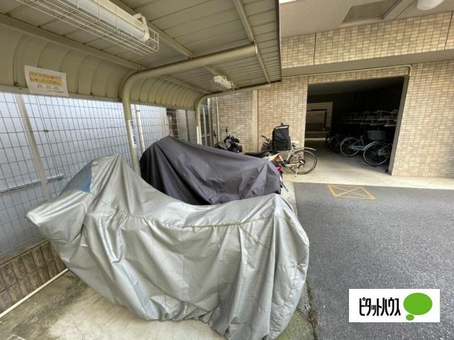 ジュネーゼみなと弁天町（1002） 駐車場