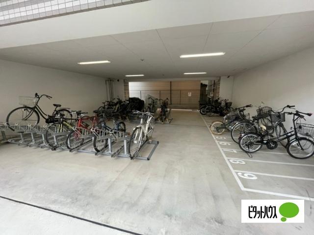 アドバンス大阪ベイパレス 駐車場