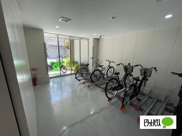 ブラン弁天町駅前 駐車場