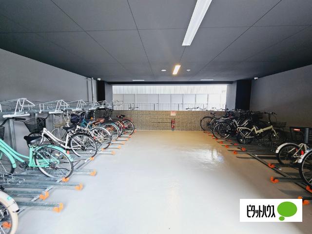 プレサンスDOMECITYコレーレ 駐車場