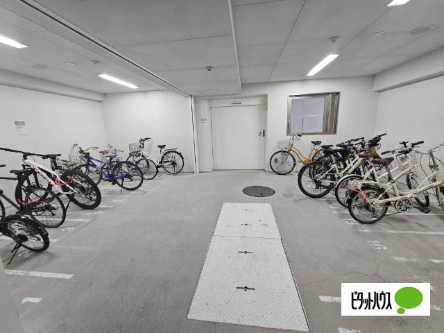 Grandi Utsubo Park 駐車場
